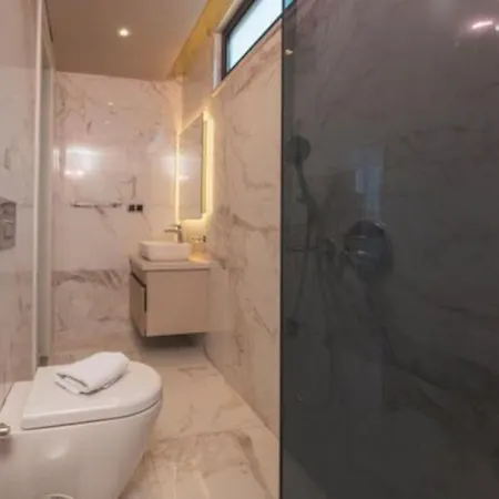 Merkezde Ultra Lueks 1 Hotel 4*